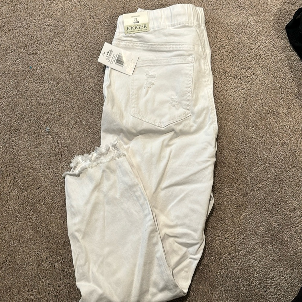 Petite joggers. NWT.